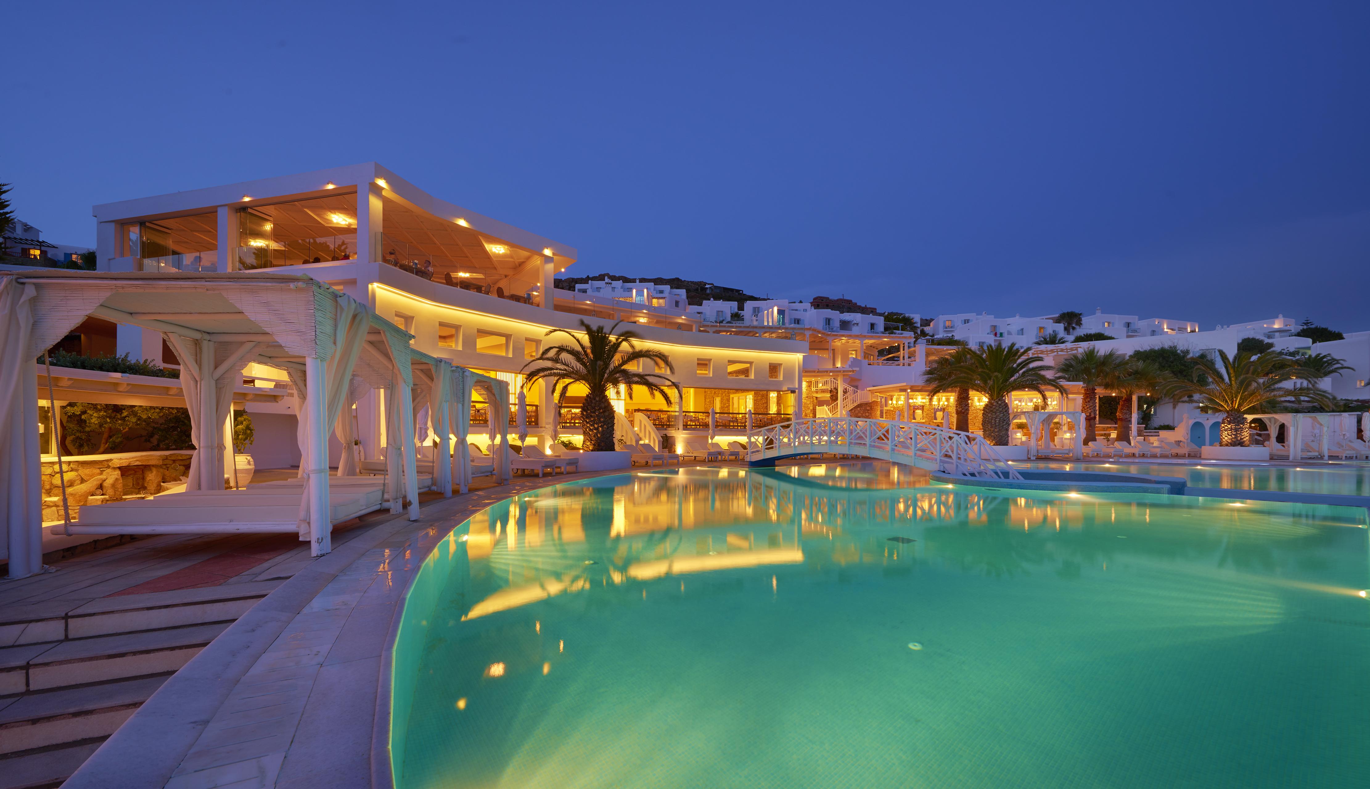 Saint John Hotel Villas&Spa Agios Ioannis Diakoftis Esterno foto The resort at night