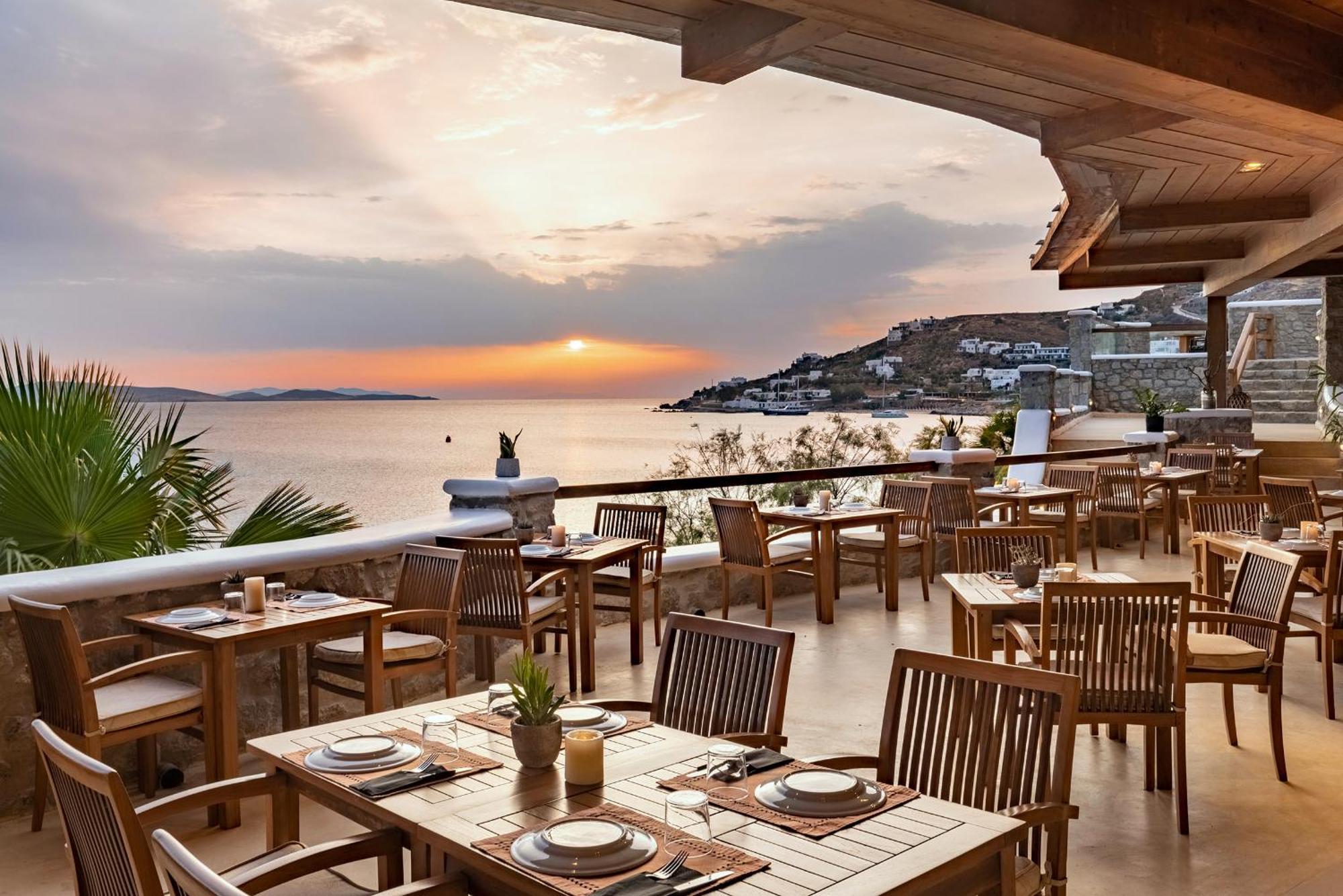 Saint John Hotel Villas&Spa Agios Ioannis Diakoftis Esterno foto Sunset at the Mykonos Grand Resort