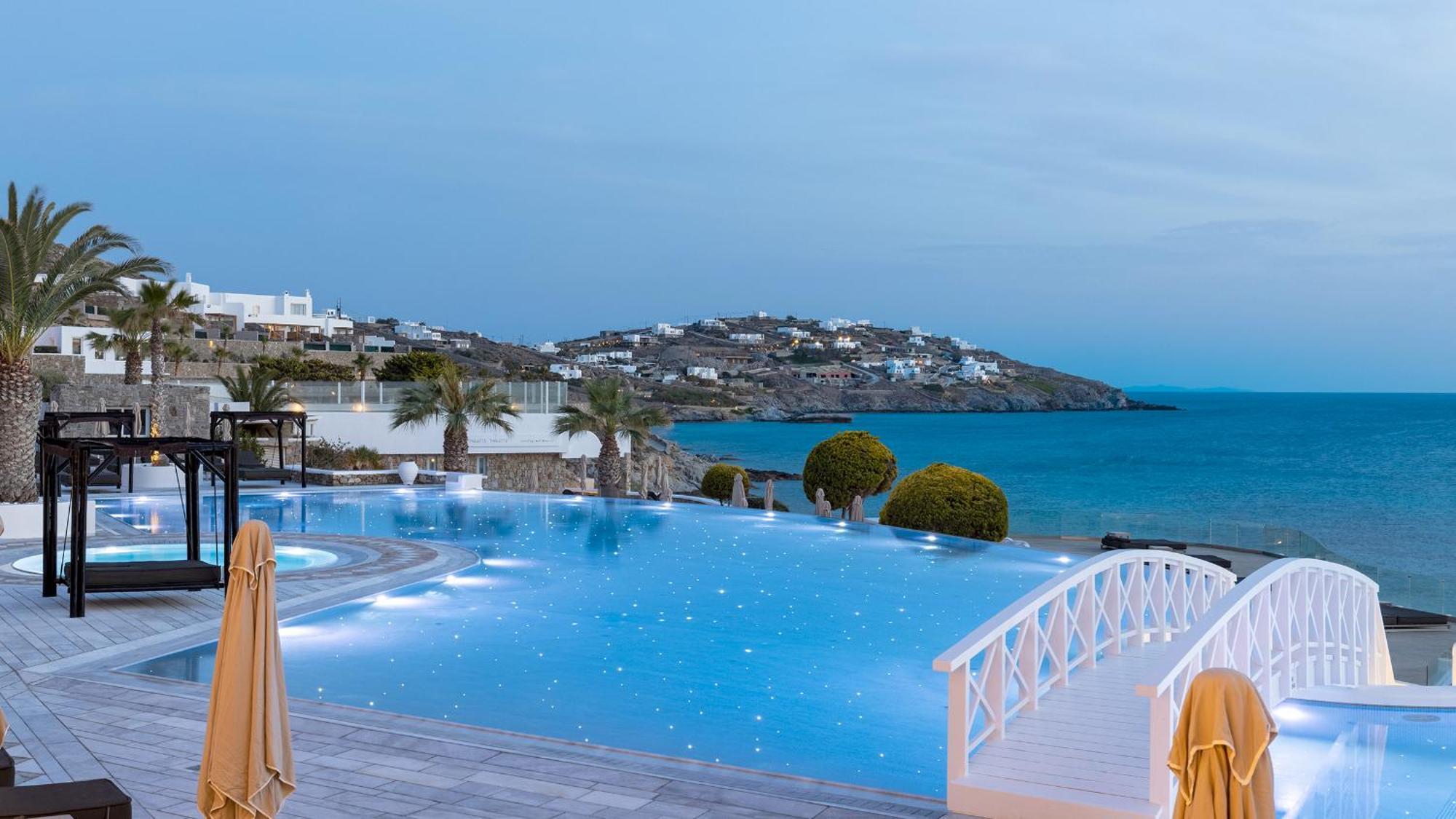 Saint John Hotel Villas&Spa Agios Ioannis Diakoftis Esterno foto Infinity pool at a resort in Mykonos, Greece