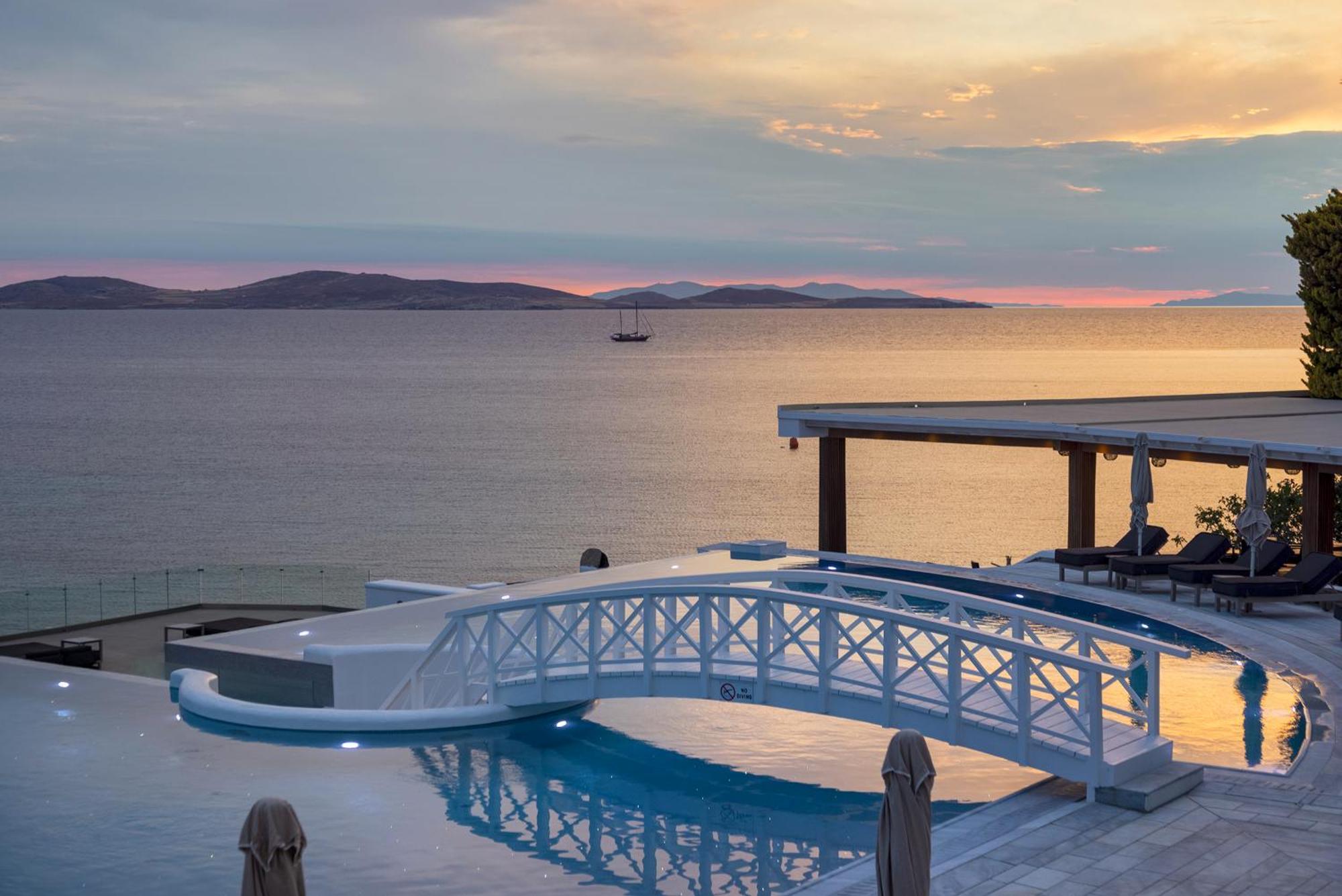 Saint John Hotel Villas&Spa Agios Ioannis Diakoftis Esterno foto Sunset at the Mykonos Villa