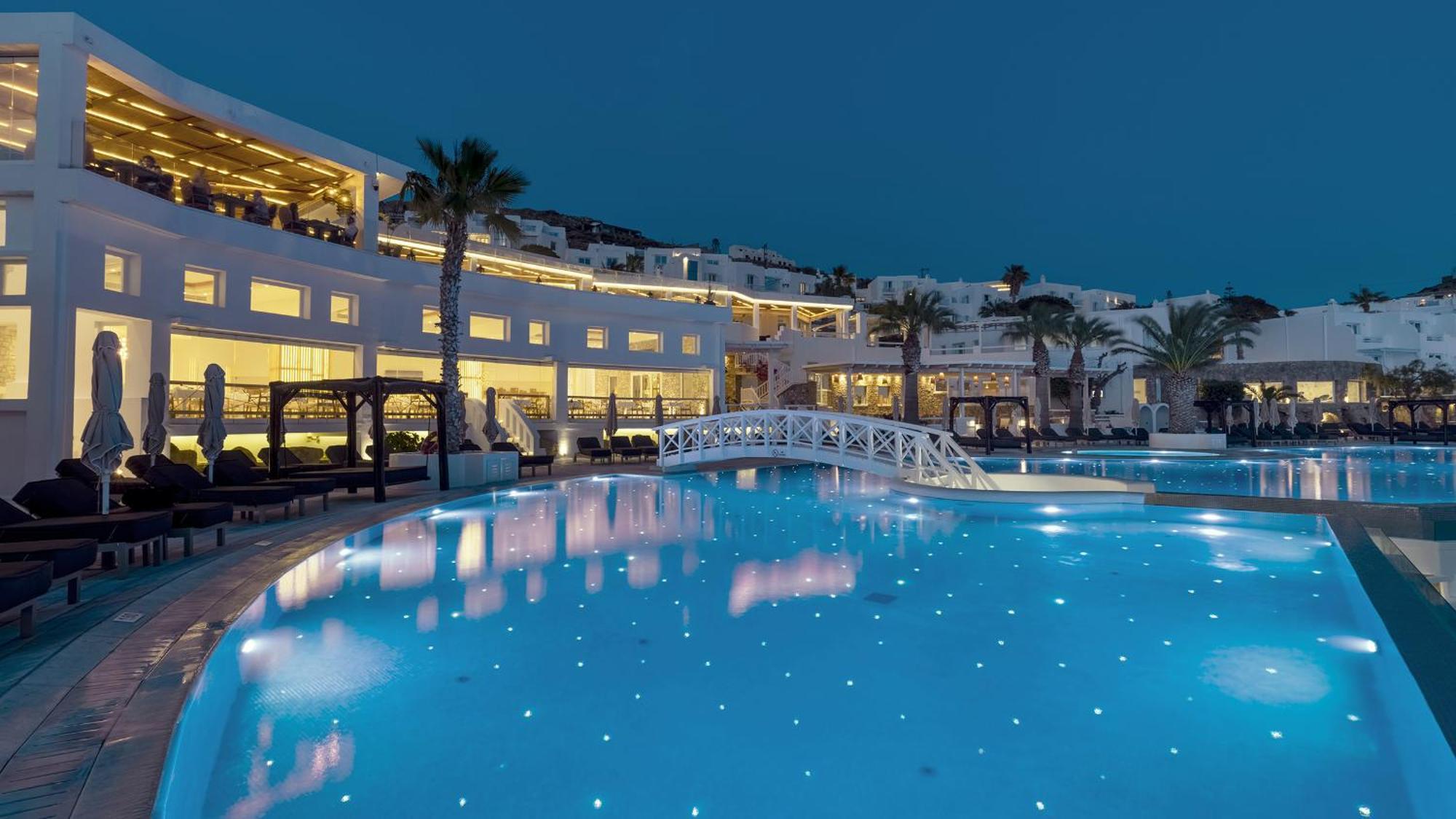 Saint John Hotel Villas&Spa Agios Ioannis Diakoftis Esterno foto The resort at night