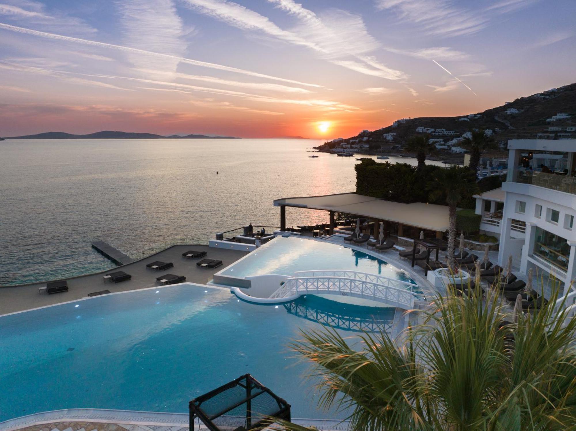 Saint John Hotel Villas&Spa Agios Ioannis Diakoftis Esterno foto Sunset at the Mykonos Grand Resort