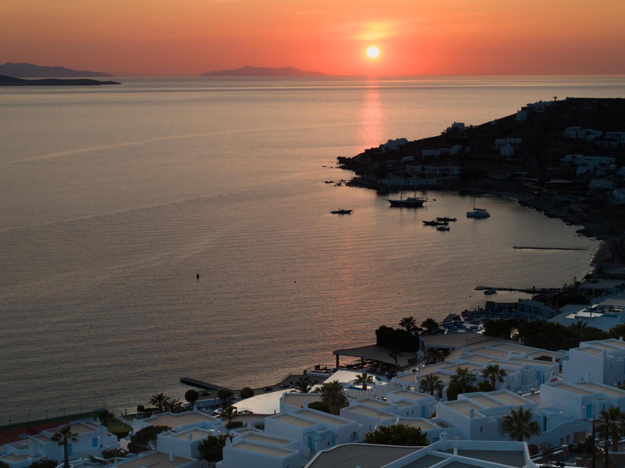 Saint John Hotel Villas&Spa Agios Ioannis Diakoftis Esterno foto Sunset over Mykonos